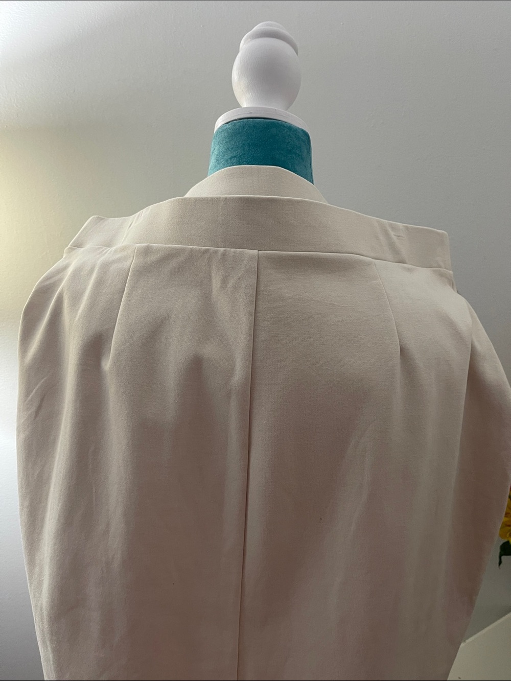 Amazon Essentials Cream Pencil Skirt